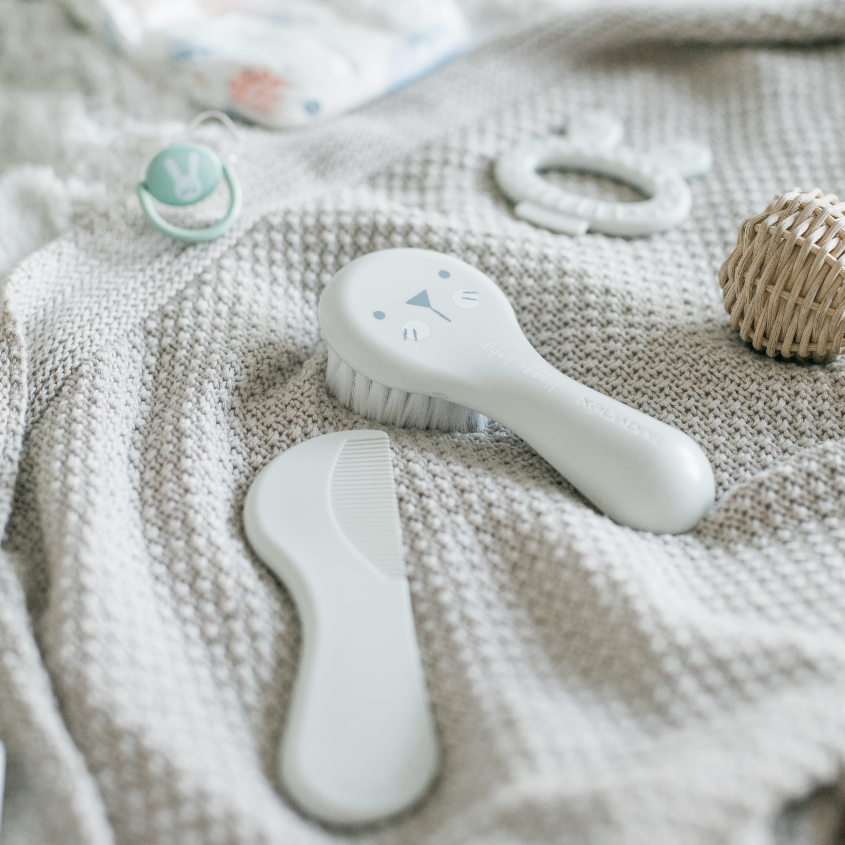 Suavinex Szczotka i Grzebień HYGGE Szary 0+