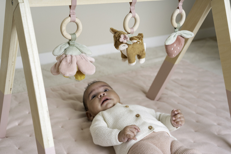 Little Dutch – Pałąk interaktywny Fairy Garden – drewniany pałąk z zawieszkami 0–6 mc