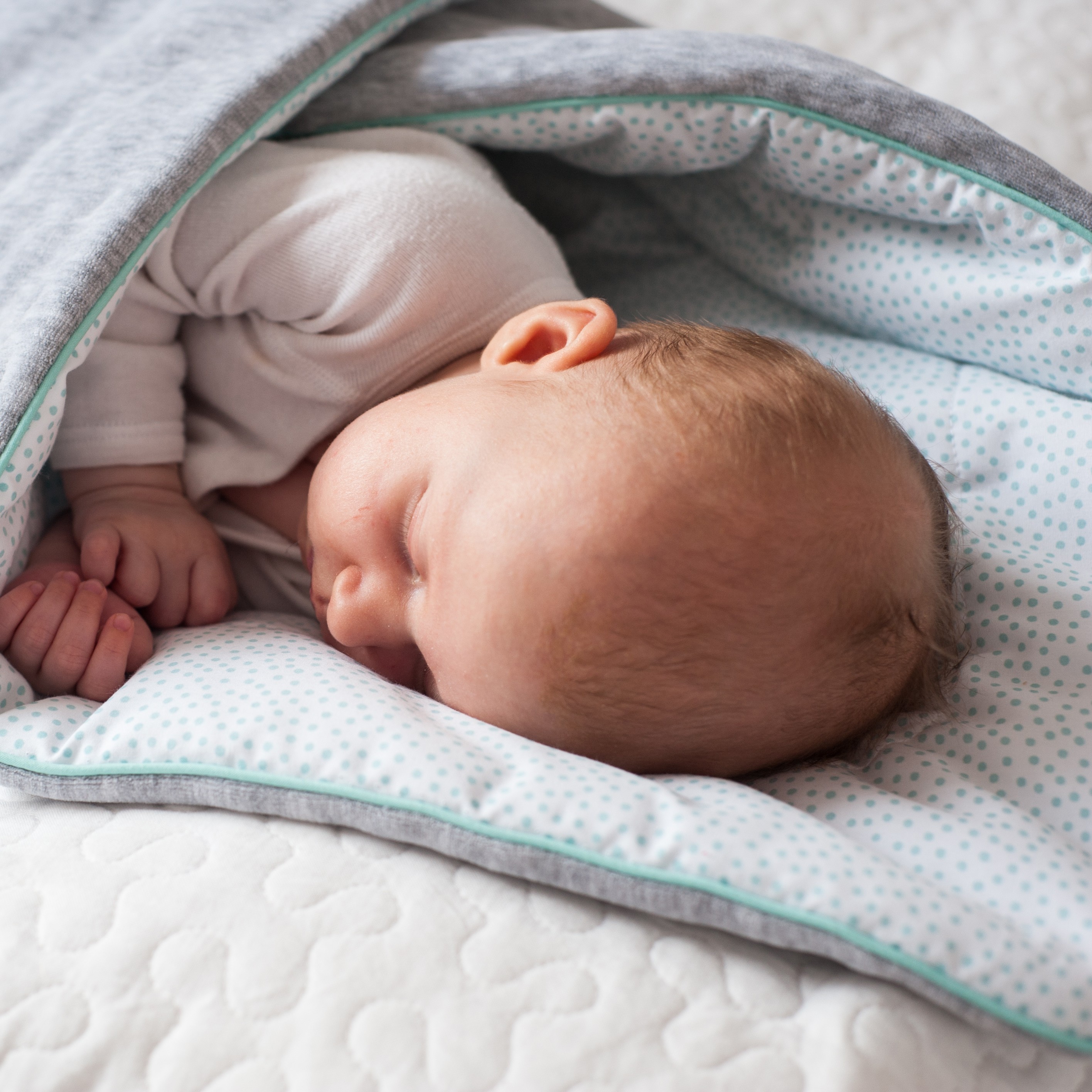 ColorStories Rożek niemowlęcy Lavender Dots 71x71cm