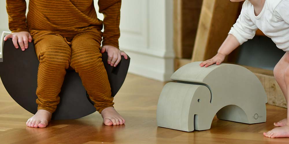 Słoń S Sand Grey zabawka sensoryczna ruchowa balans dla dzieci bObles