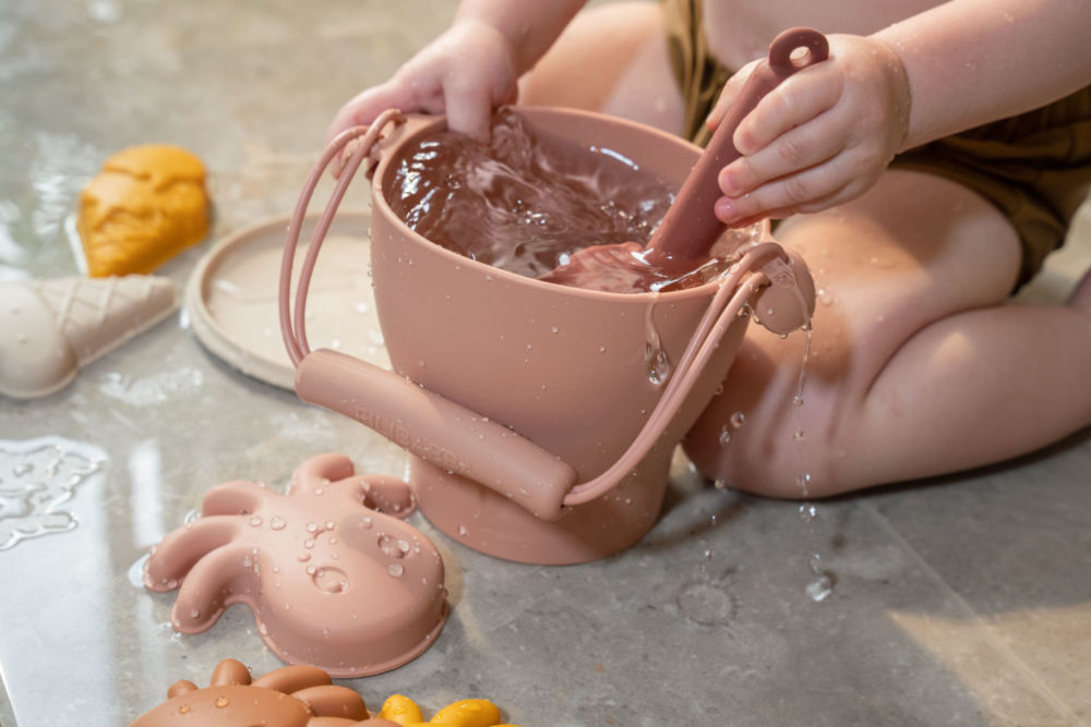 Filibaba,  Silikonowy zestaw wiaderko i foremki do piasku Warm colors