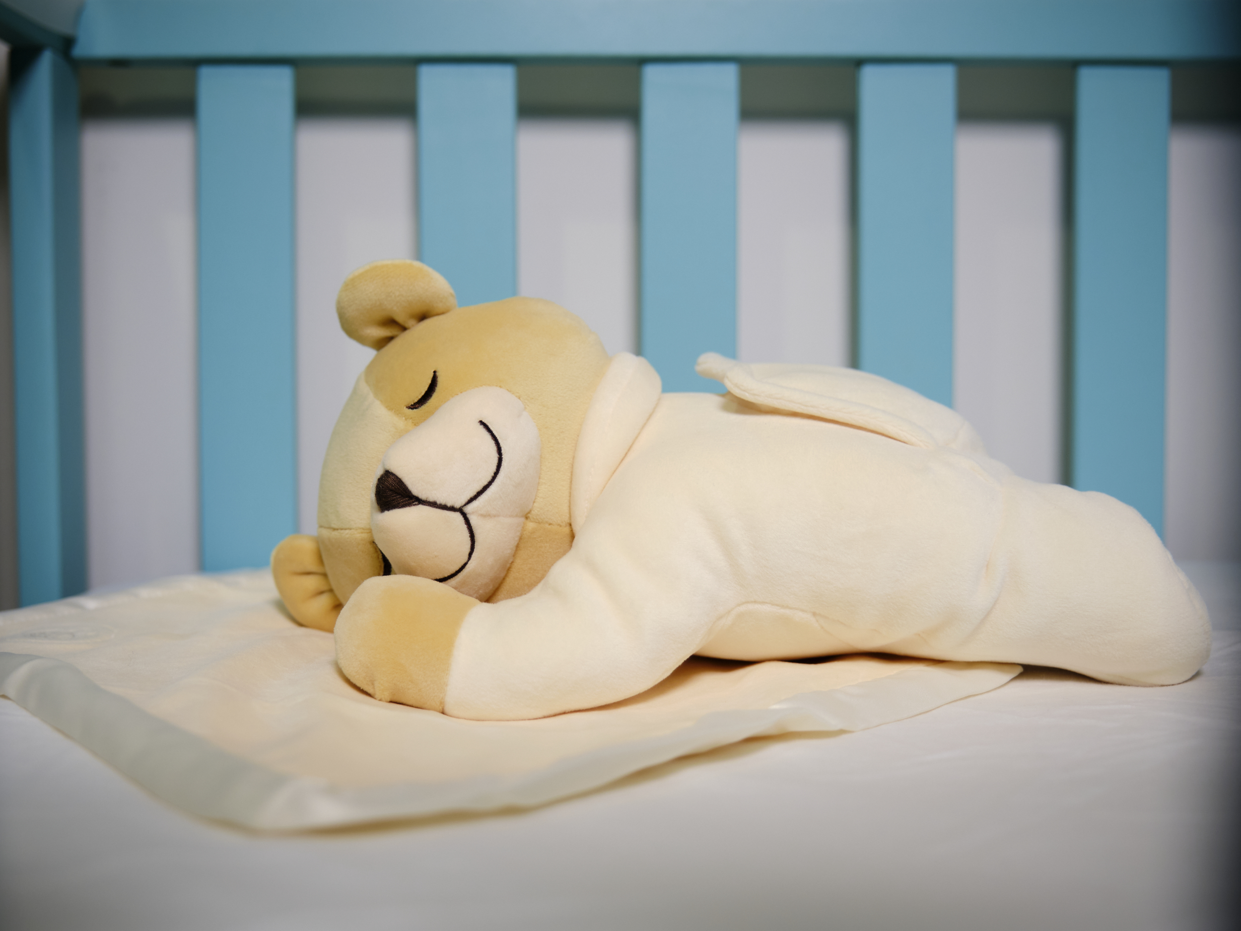 Miś szumiący Prince Lionheart z funkcją usypiania - kremowy