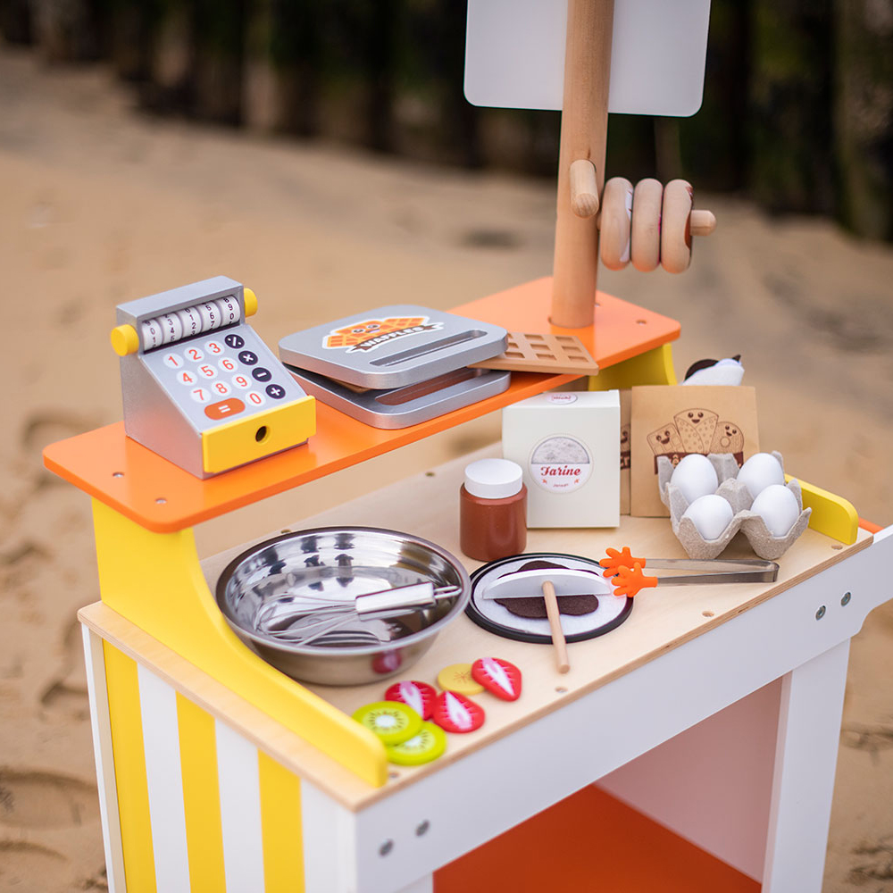 Janod Mobilna Drewniana Cukiernia z 40 Akcesoriami 3+