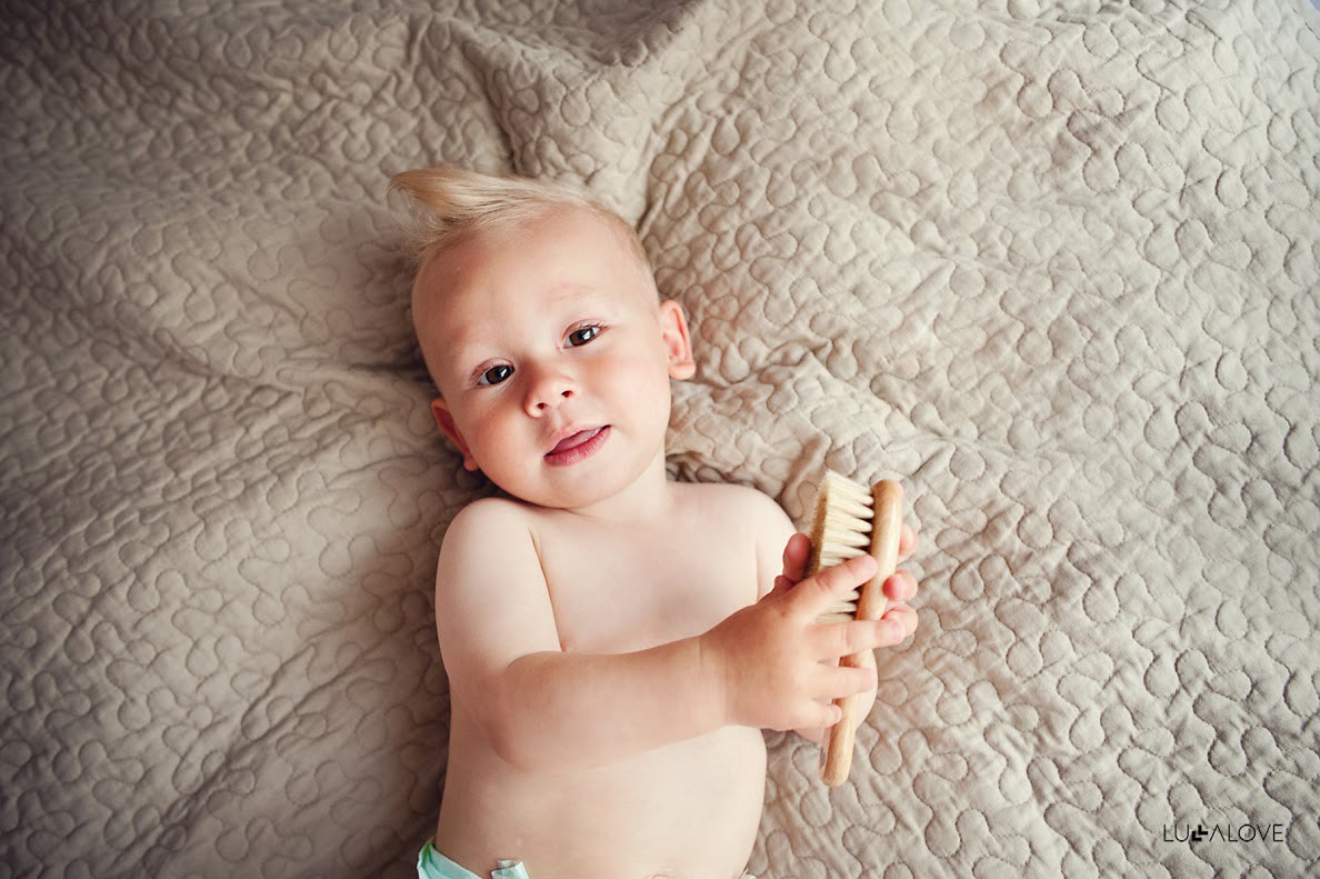 Lullalove Szczotka z myjką Mr B - Naturalne włosie 0+