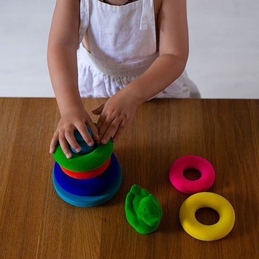 Rubbabu Piramida Sensoryczna z Kaczuszką 1+