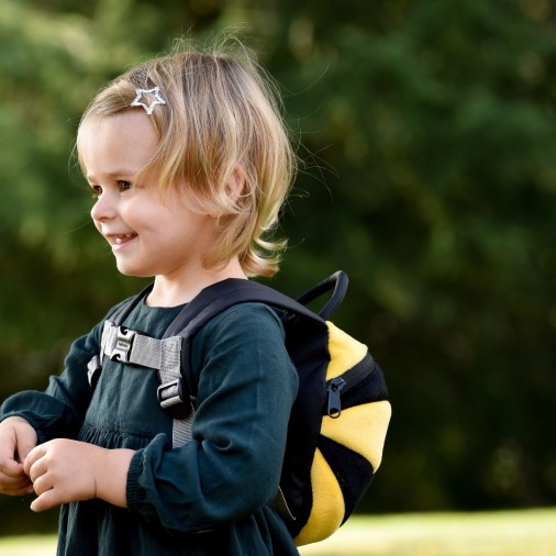 Plecaczek ze smyczą    Pszczoła