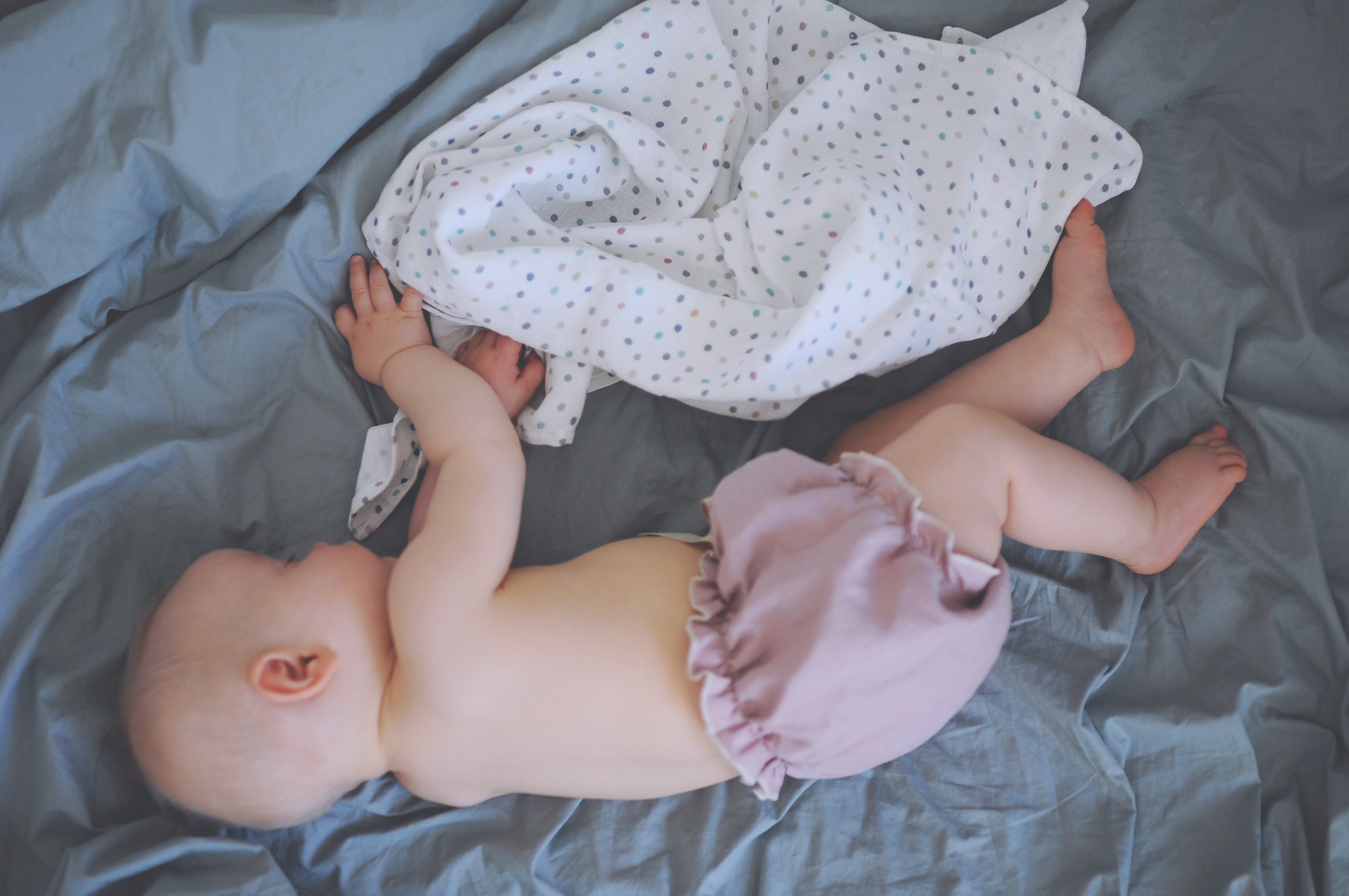 Muślinowa chusta otulacz Dots White 70x70cm