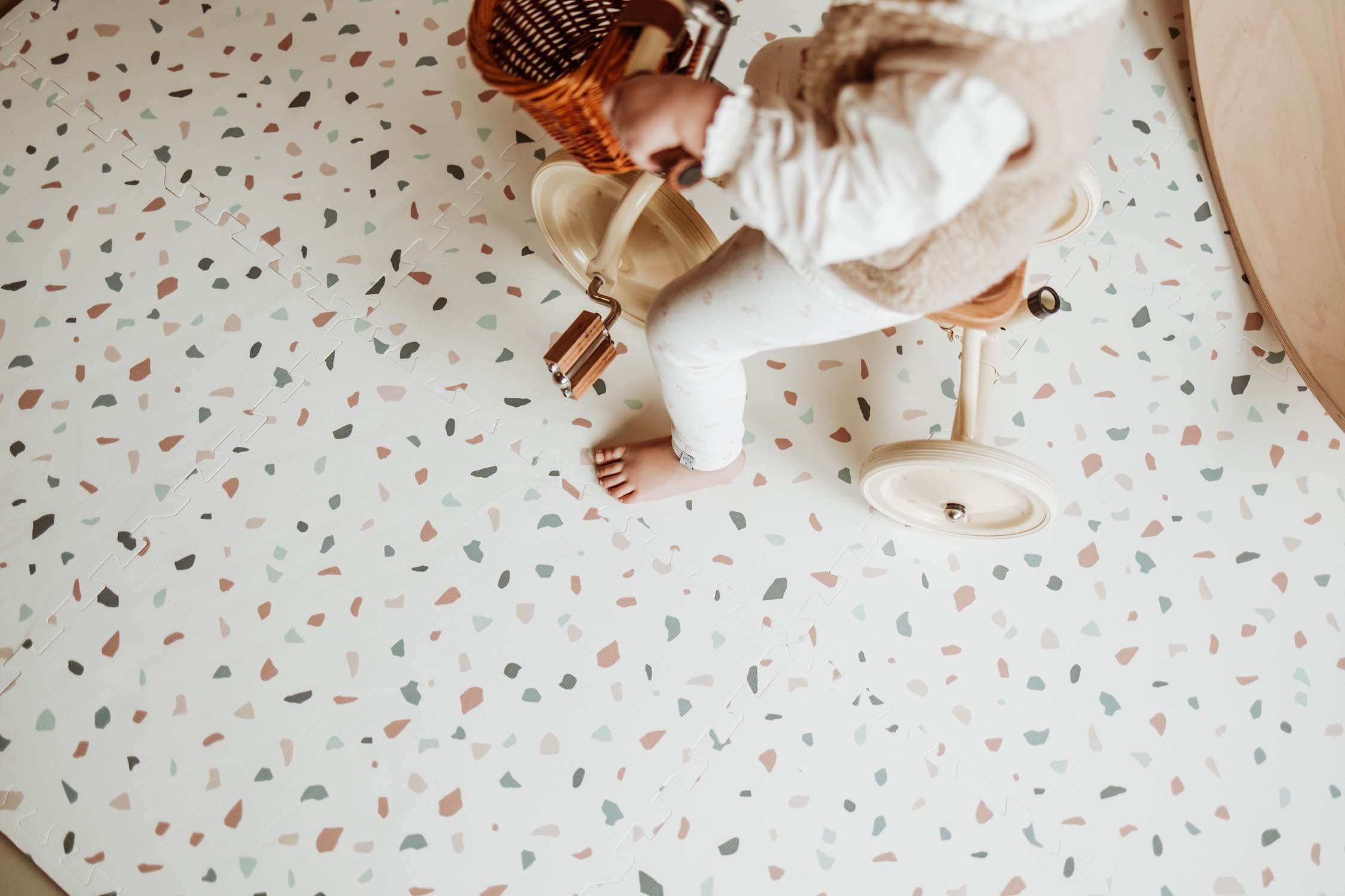 Play & Go, Dwustronna mata piankowa puzzle i pudełko na zabawki 2w1 Alfabrt