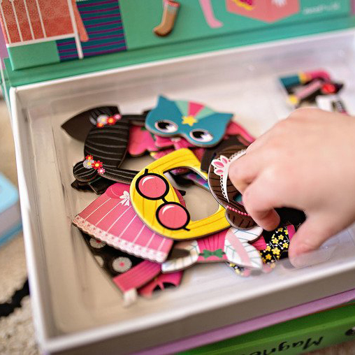 Janod Magnetyczna Układanka Kostiumy Dziewczynka 3+ Magnetibook