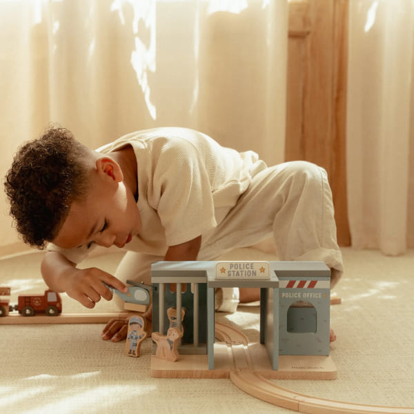 Little Dutch Posterunek Policji Drewniany z Figurkami 3+