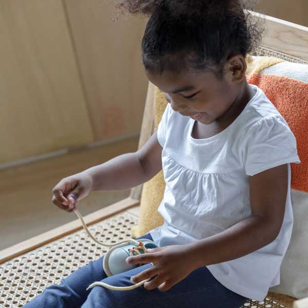 Plan Toys But do nauki sznurowania - 1+