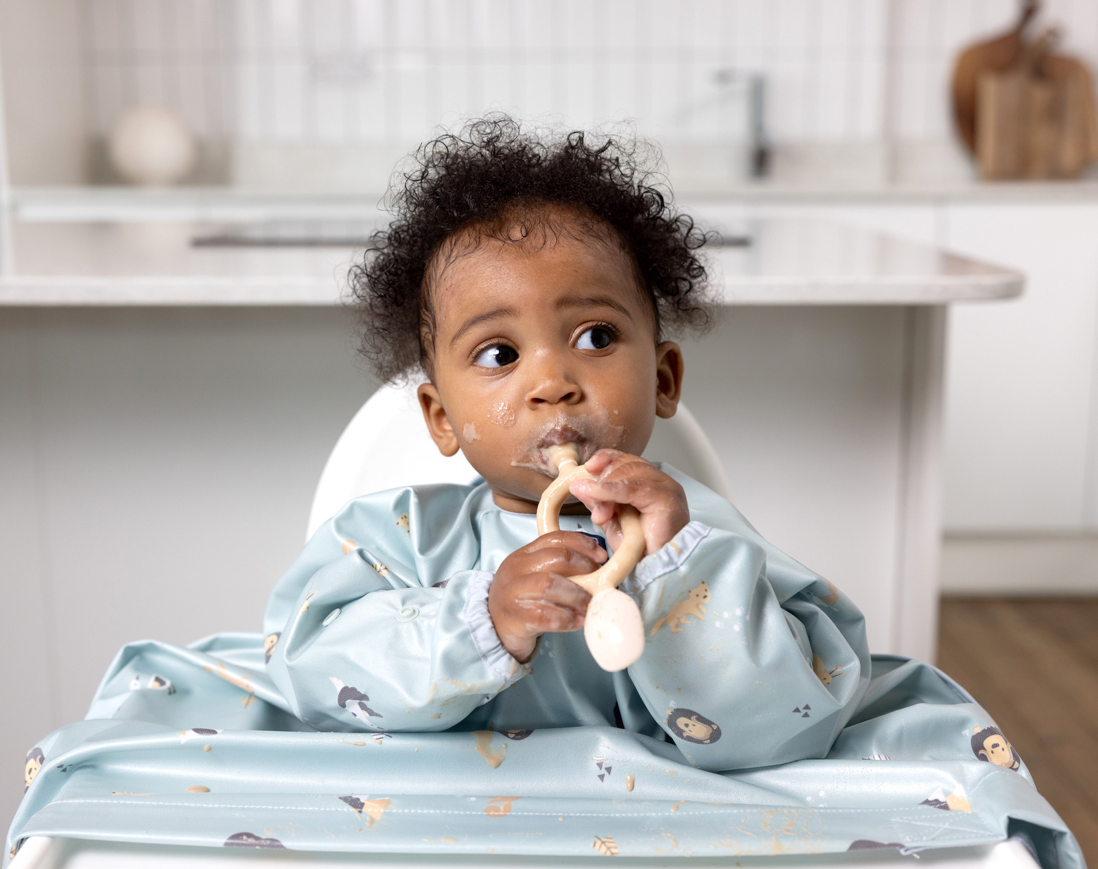 BIBaDO Wodoodporny śliniak z długim rękawem BLW 6m+