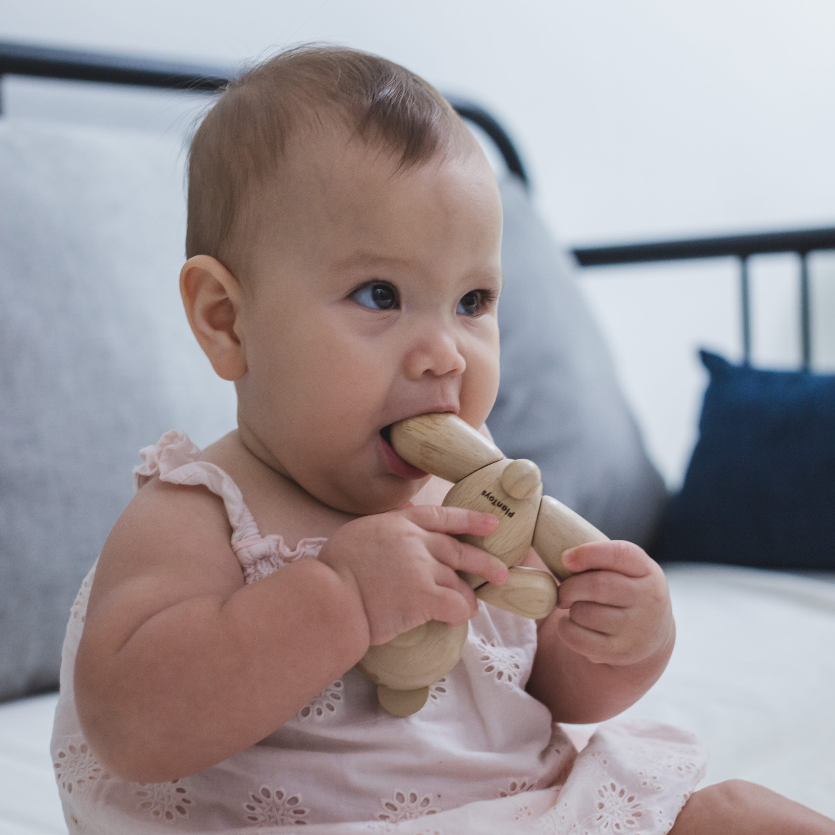 Plan Toys Drewniany Miś Edukacyjny 1+