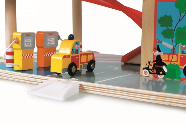 Scratch Garaż Drewniany z Windą 3+