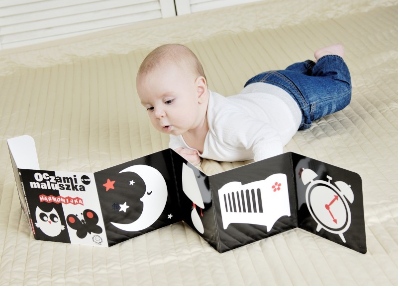 Oczami Maluszka Książeczka Kontrastowa Harmonijka 0+