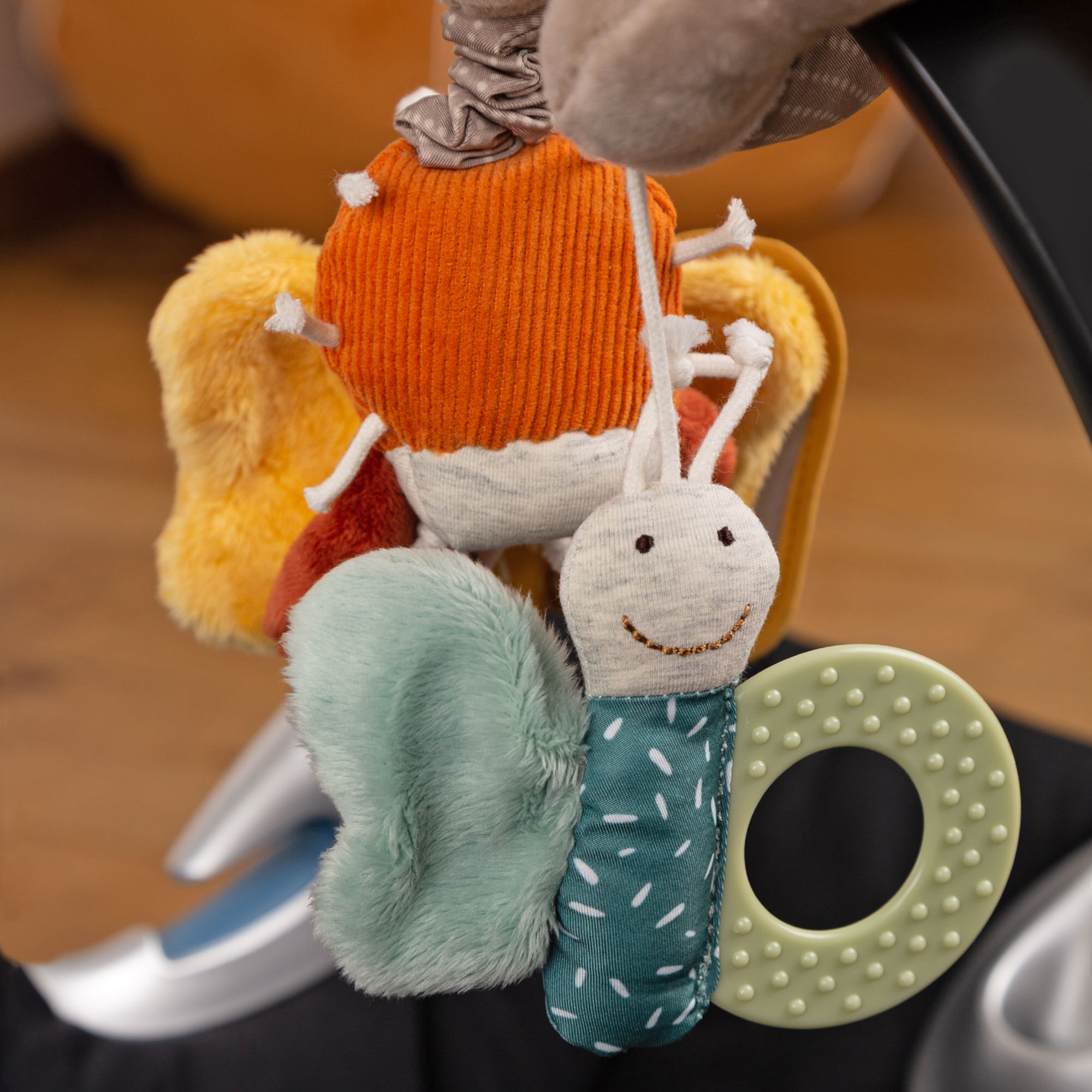 Zabawka rozwojowa Spirala Motyle – grzechotka, lusterko i gryzak 45 cm – sigikid