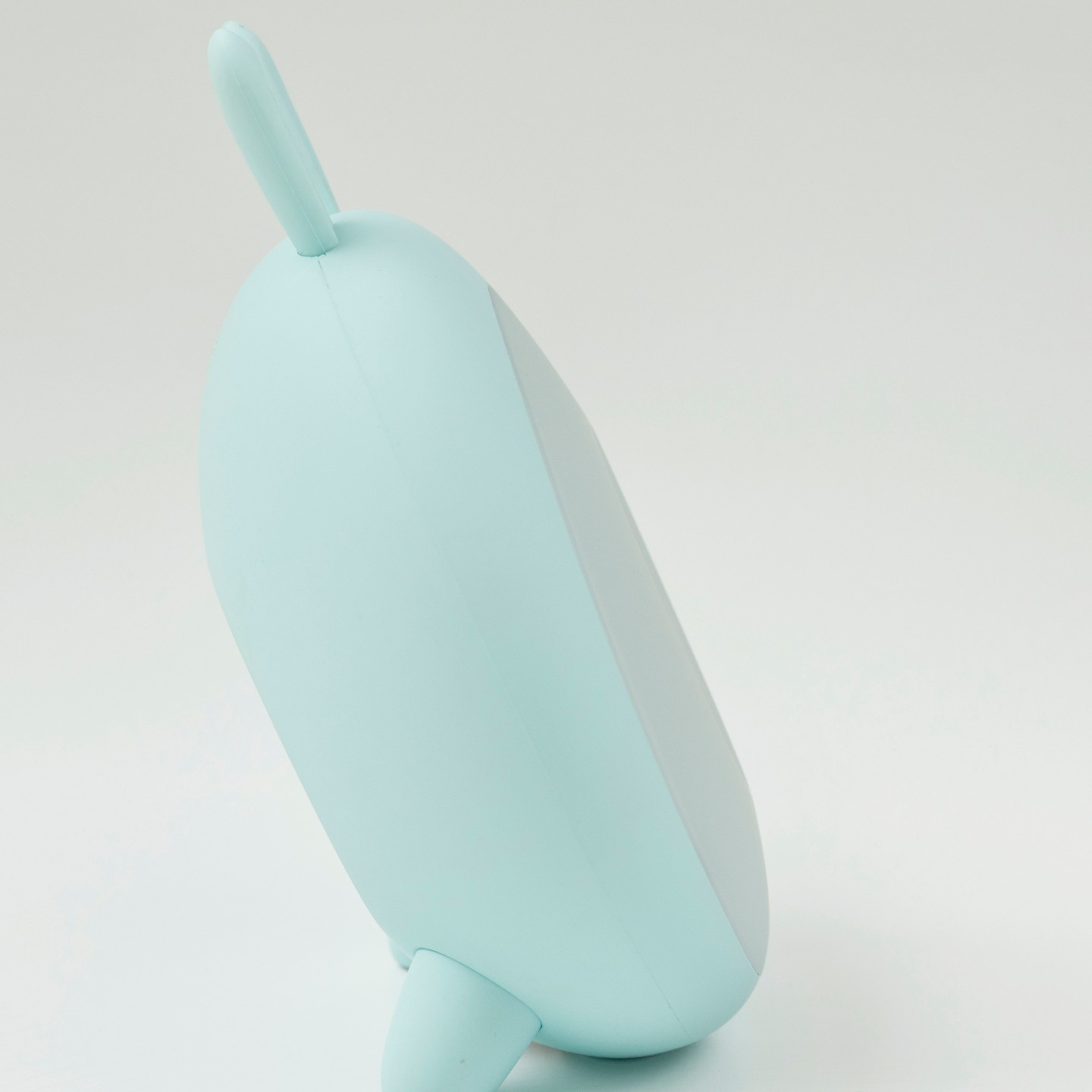 Lampka budząca światłem niebieski królik