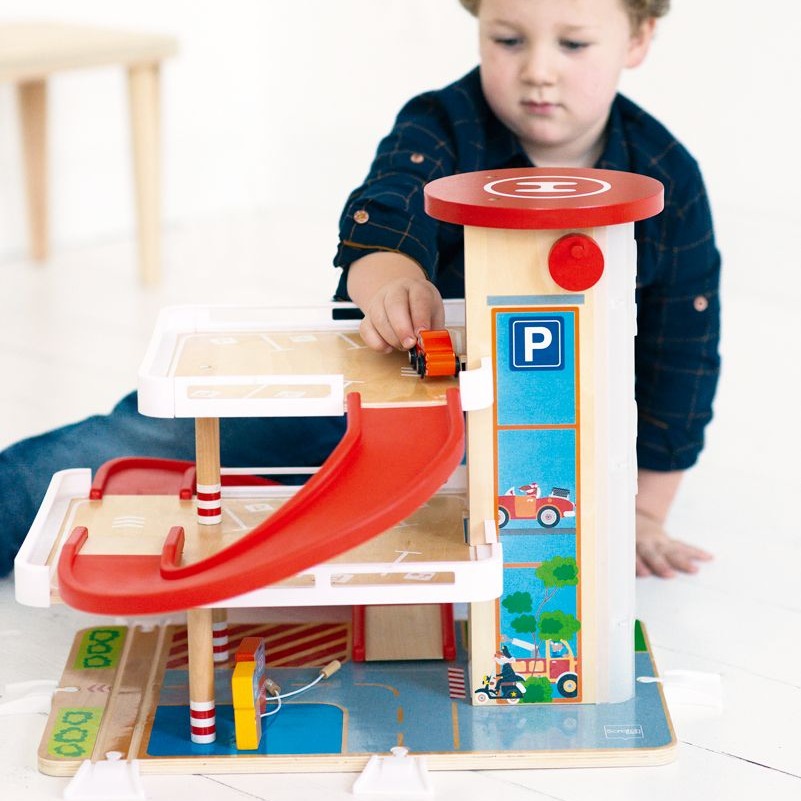 Scratch Garaż Drewniany z Windą 3+