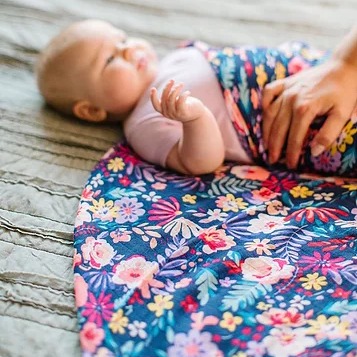 LouLou Lollipop Otulacz Muślinowy Dark Field Flowers 120x120cm 0+