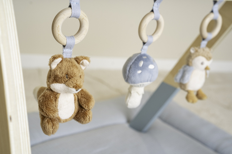 Little Dutch – Pałąk interaktywny Forest Friends – drewniany pałąk z zawieszkami 0–6 mc