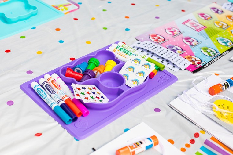 EZPZ Talerzyk z podkładką 2w1 Care Bears™ Mat 4+ miesiące