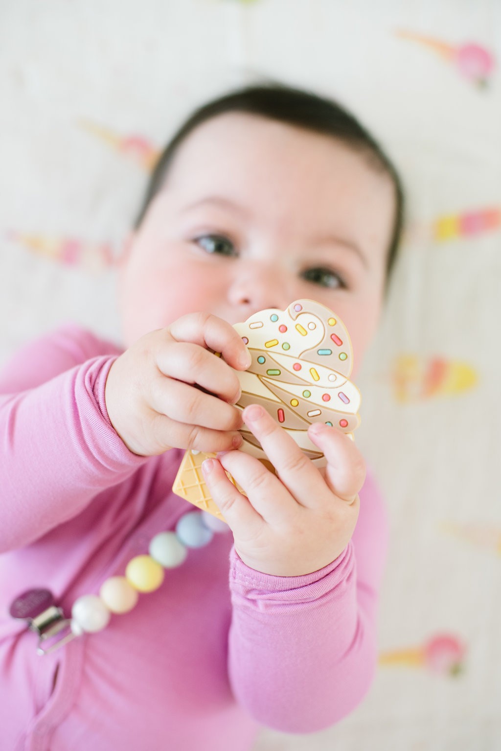 LouLou Lollipop, gryzak silikonowy Ice Cream truskawka