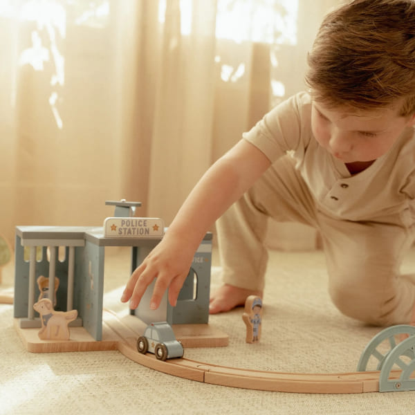 Little Dutch Posterunek Policji Drewniany z Figurkami 3+