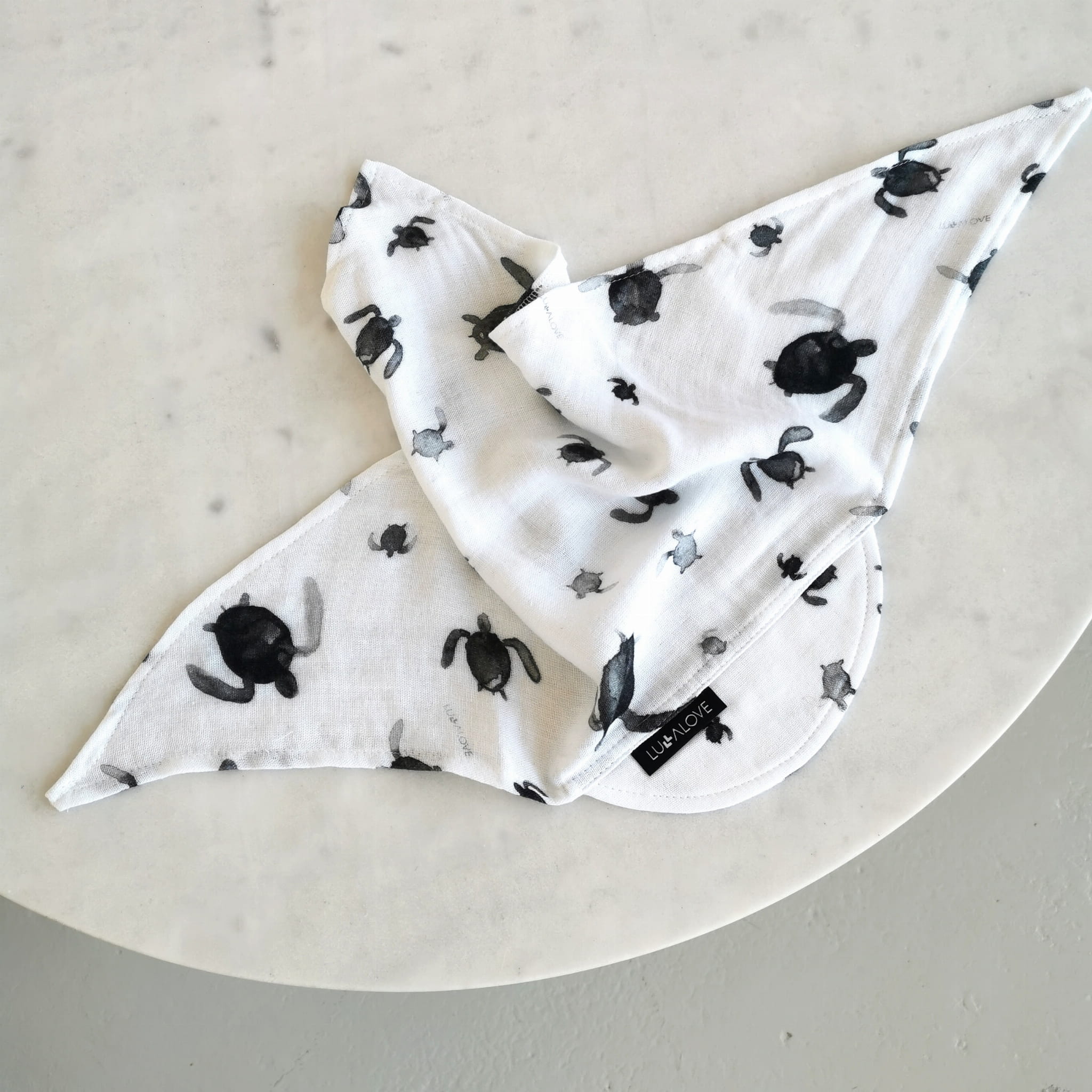 Lullalove Chusta z daszkiem Żółwie - Ochrona UV 0+