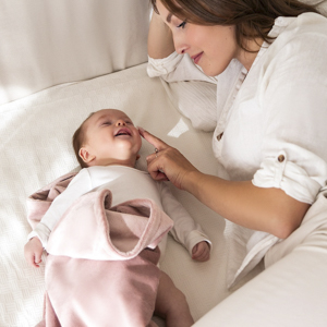 Poofi Kocyk Minky pudrowy róż od urodzenia