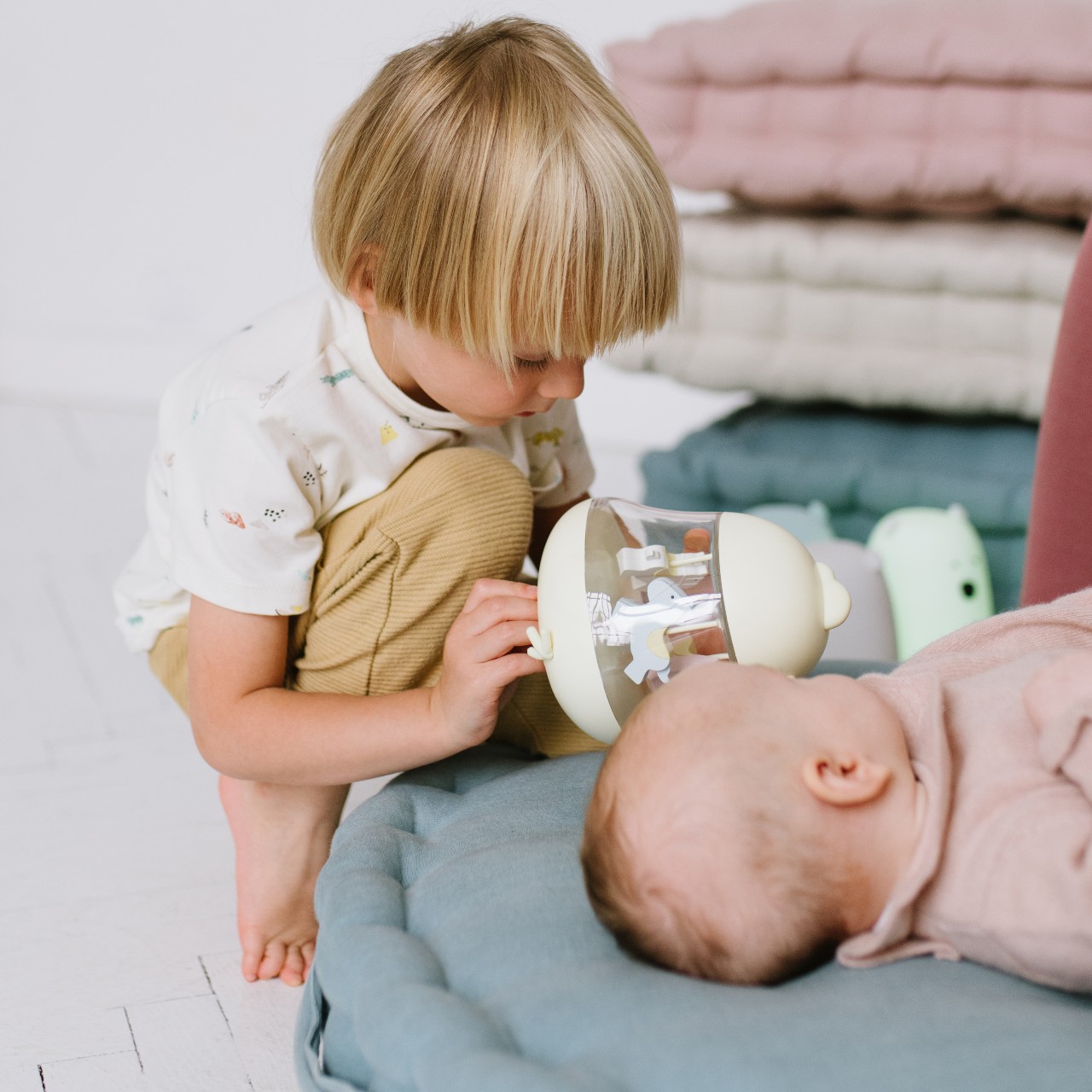 Rabbit&Friends Lampka z pozytywką kurczak żółta 0+