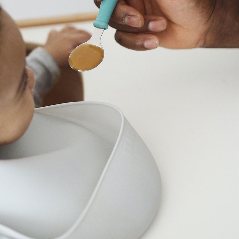 Beaba Śliniak z kieszonką Niebieski 6m+