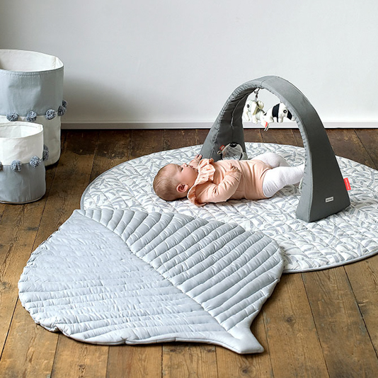 Toddlekind, Mata do zabawy z bawełny organicznej w kształcie liścia Leaf Mat Stone