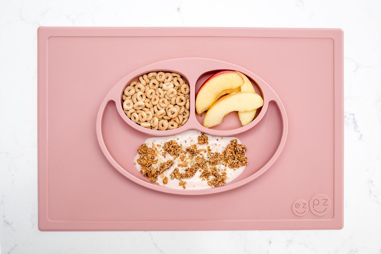 EZPZ Silikonowy talerzyk z podkładką 2w1 pastelowy róż