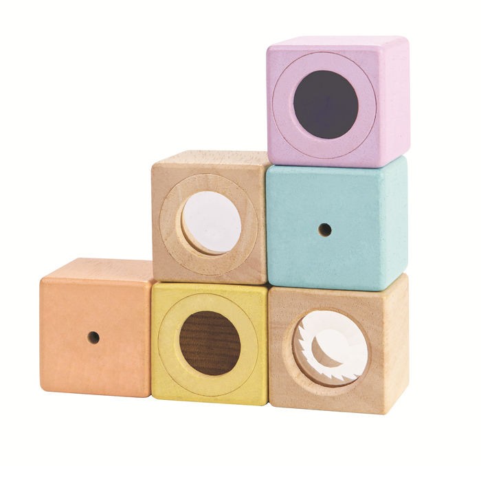 Plan Toys Pastelowe klocki sensoryczne 6el 1+