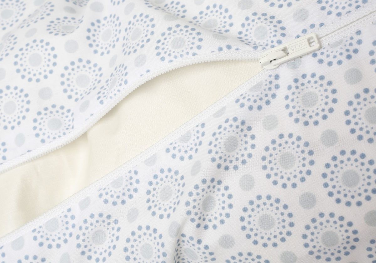 Motherhood Poduszka Fasolka orkiszowa Niebieskie rybki