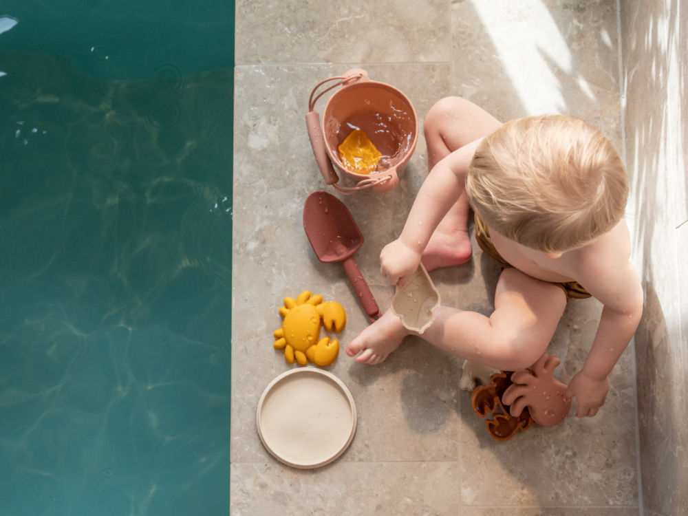 Filibaba,  Silikonowy zestaw wiaderko i foremki do piasku Warm colors