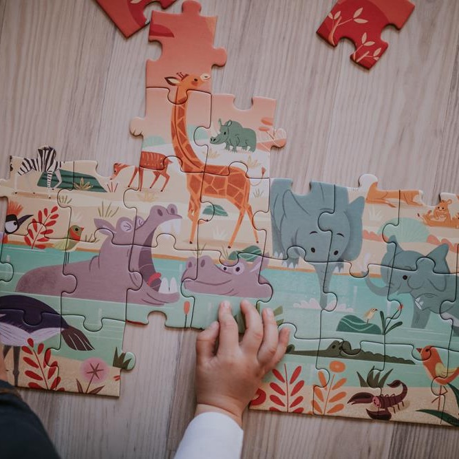 Janod Puzzle w walizce Rezerwat zwierząt 54el 4+