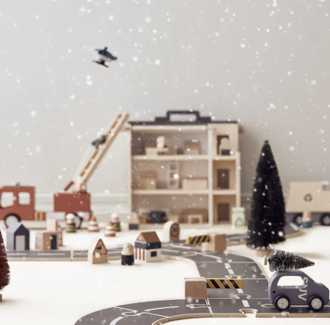 Kid's Concept Drewniany Domek z Meblkami 3+