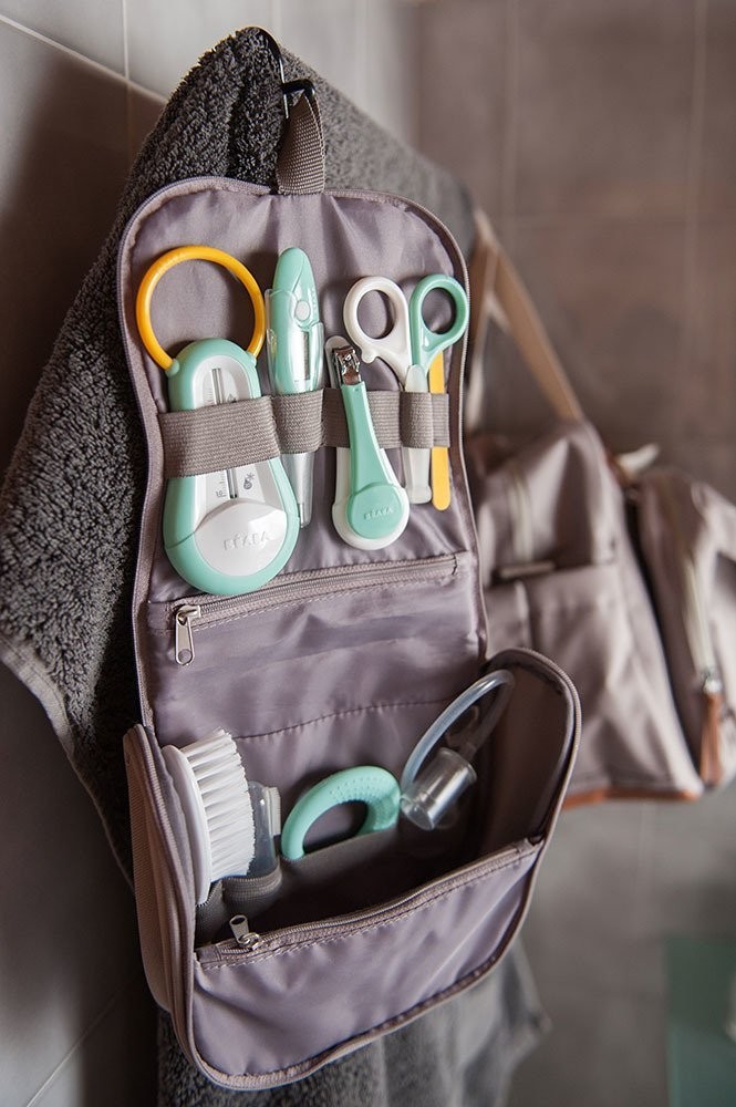 Beaba, Kosmetyczka z 9 akcesoriami do pielęgnacji niemowląt mint