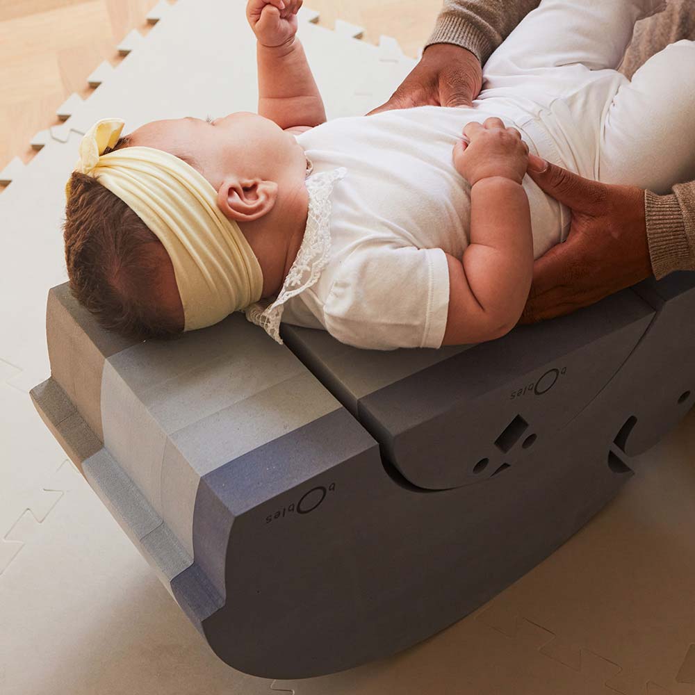 Kurczak bObles Cloudy Blue – zabawka sensoryczna ruchowa do balansowania dla dzieci