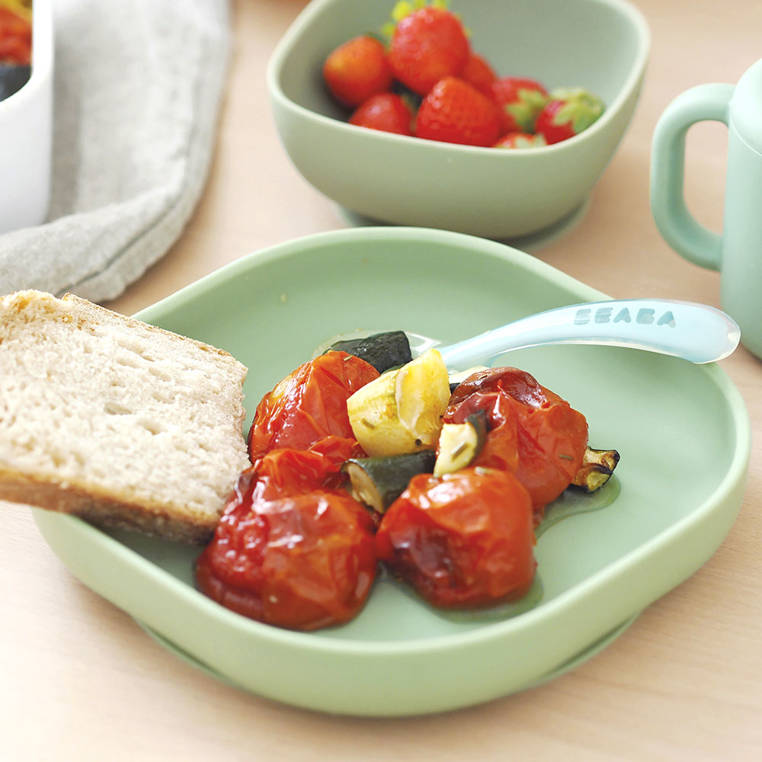 Beaba, Silikonowy talerzyk z przyssawką sage green