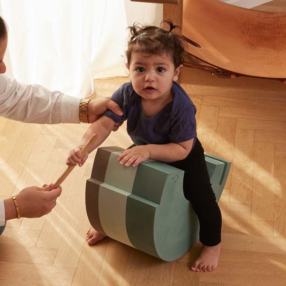 Zabawka ruchowa wspierająca sensorykę i motorykę Słoń bObles M Green haze