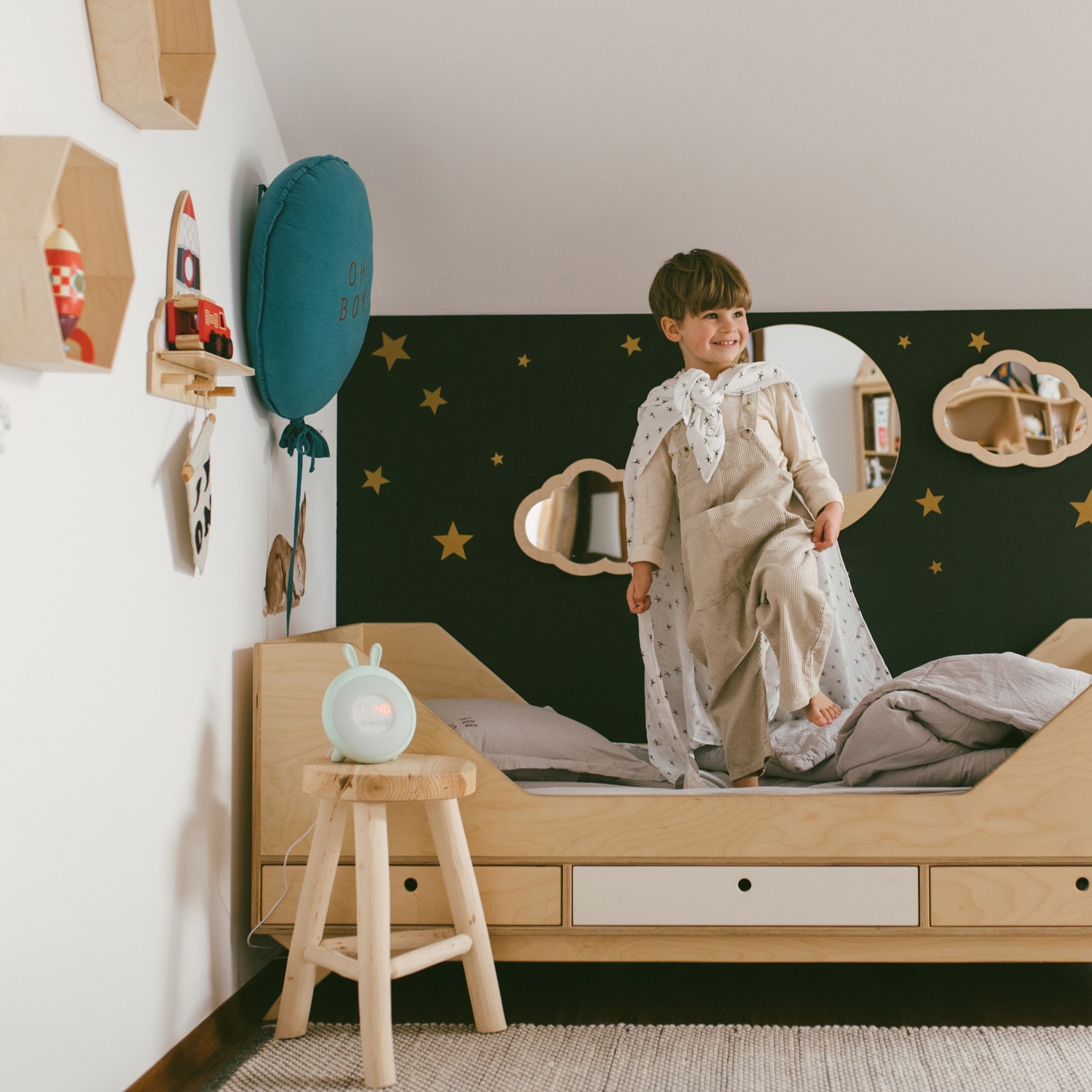 Lampka budząca światłem niebieski królik