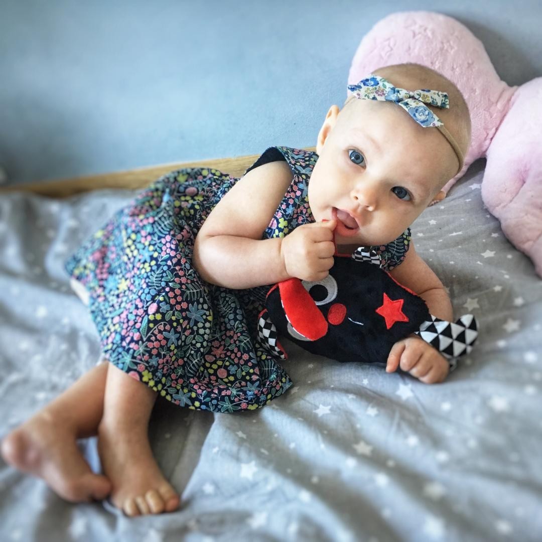 Mom's Care Szeleścik Gwiazdka Czarny Sensoryczny 0+