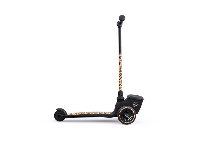 Scoot & Ride Hulajnoga Leopard 2+ Lifestyle