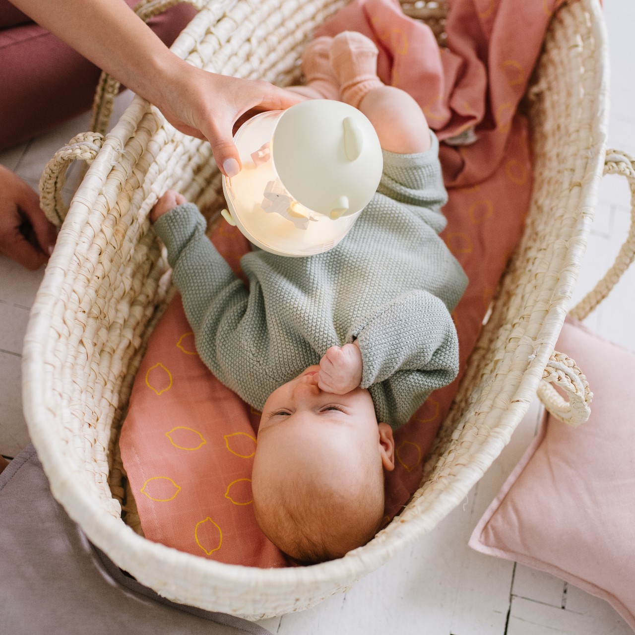 Rabbit&Friends Lampka z pozytywką kurczak żółta 0+