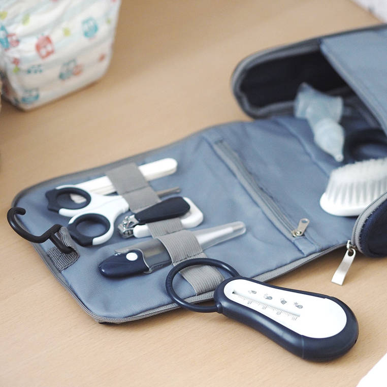 Beaba, Kosmetyczka z 9 akcesoriami do pielęgnacji niemowląt night blue