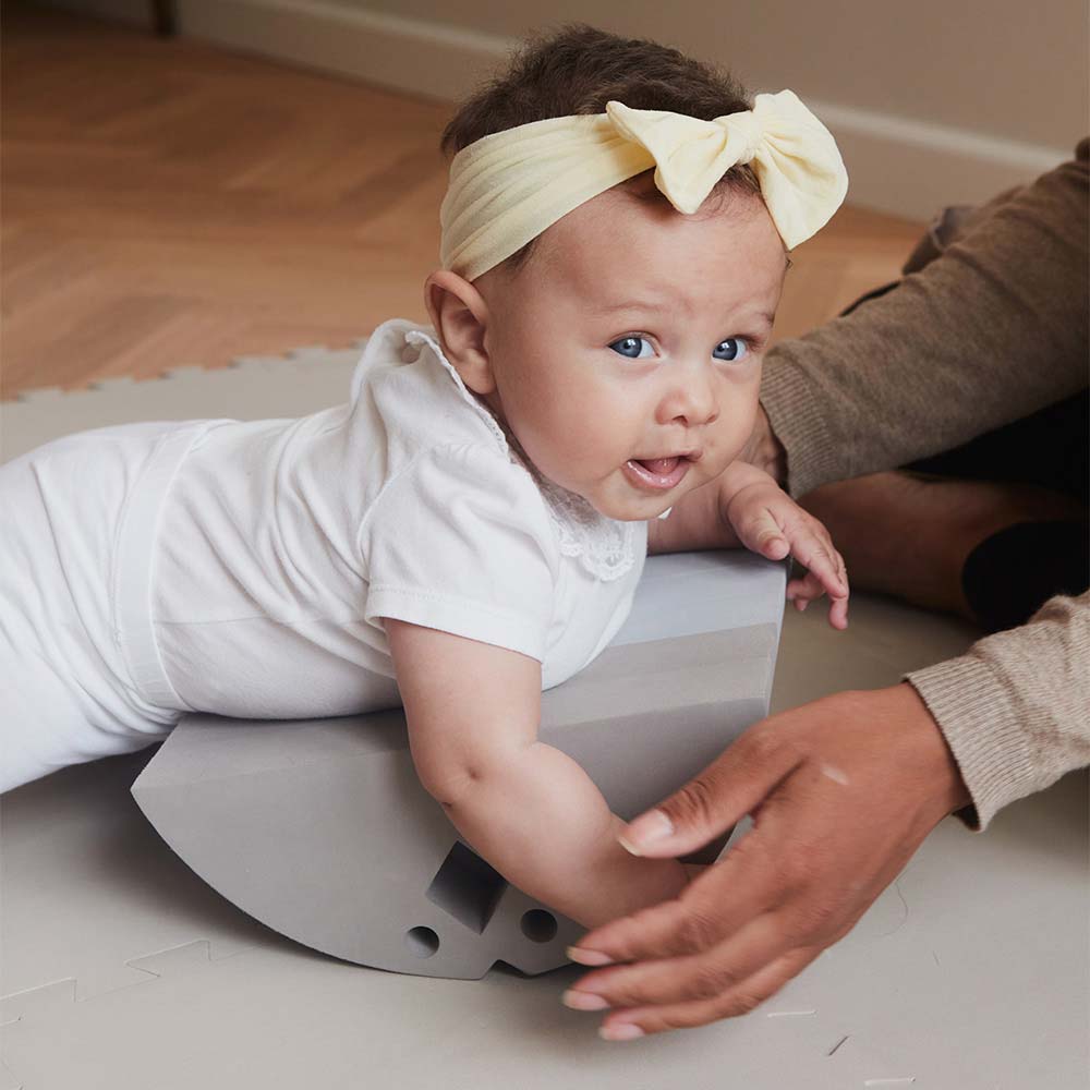 Kurczak bObles Cloudy Blue – zabawka sensoryczna ruchowa do balansowania dla dzieci