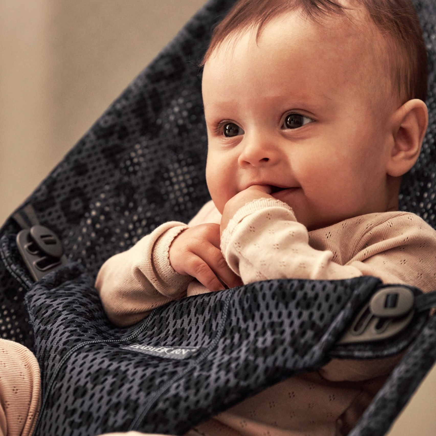 BabyBjorn, leżaczek BLISS MESH - Antracytowy Leopard