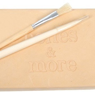 Bones&More, Duży szkielet dinozaura - wykopalisko na kamieniu